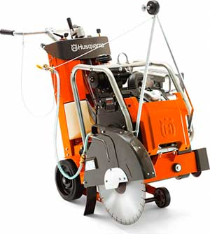 Резчик швов HUSQVARNA FS-524 в прокат в Барнауле. У нас лучшая цена за сутки! Возможность взять в аренду с выгодной скидкой до 40% при экспресс доставке 24/7. И помните, ночью стоимость еще дешевле на 30%! #арендапрокат #виброплита #выгодно